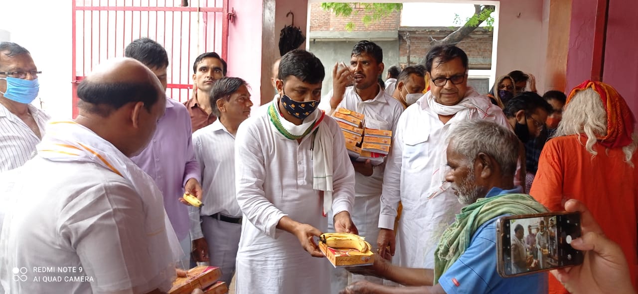 कांग्रेस पार्टी के पूर्व अध्यक्ष राहुल गाँधी के जन्मदिन के उपलक्ष्य पर बदायूं कांग्रेस ने जनपद मे सेवा दिवस मनाया