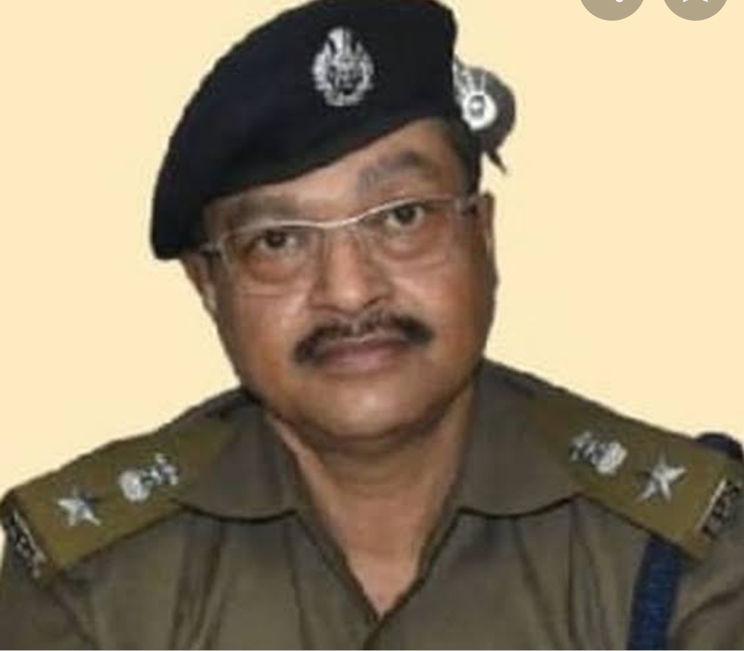 बदायूं एसएसपी का पुलिस विभाग पर चला हंटर एसओ सहित १० पुलिसकर्मी को किया लाइन हाजिर