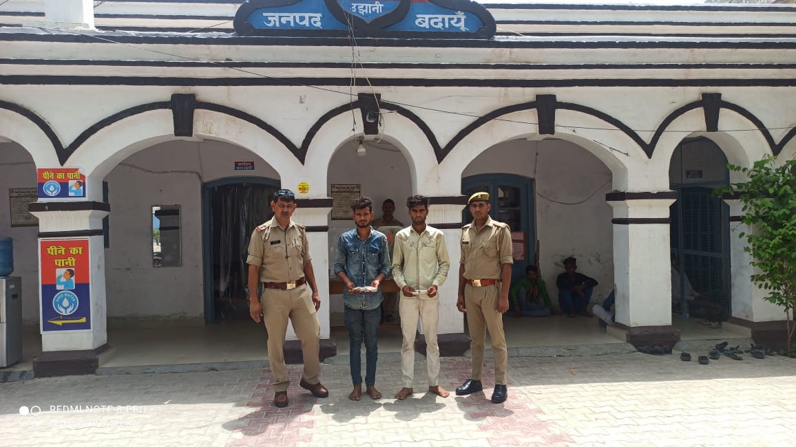 उझानी-कोतवाली पुलिस ने एक एक तमंचे व जिन्दा कारतूस सहित दो अभियुक्त को गिरफ्तार कर जेल भेजा