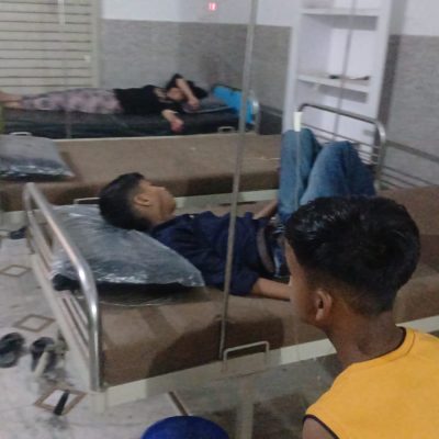 बदायूं-रविवार की रात शादी समारोह में खाना खाने के बाद करीव दो दर्जन से अधिक लोग हुए बीमार