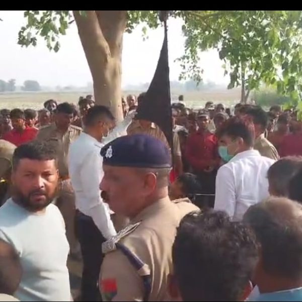 बदायूं-पेड़ पर लटका मिला युबक का शव,हुई मौत