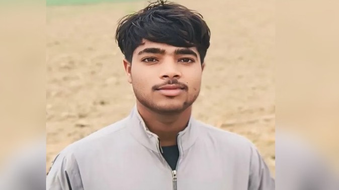 बदायूं-एक युबक का पेड़ पर लटका मिला शव