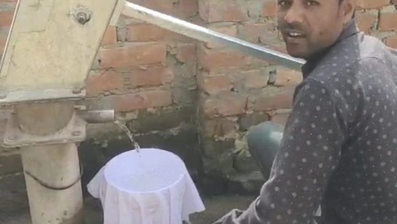 उझानी ब्लॉक के अढोली गांव में नल के पानी के साथ निकल रहे कीड़े, ग्रामीणों में बीमारी का डर