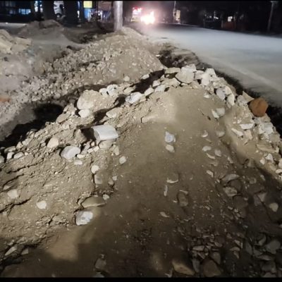 उझानी में सड़क चौड़ीकरण कार्य पर उठे सवाल, गुणवत्ता पर लग रहे आरोप